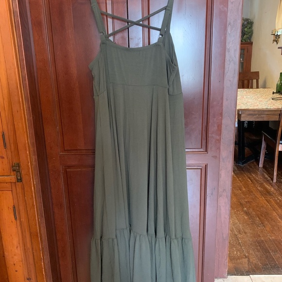 Torrid size 2 SHORT olive green maxi dress!!! NWT!!! $30 - Picture 4 of 4